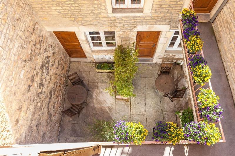 Hotel De La Cloche image