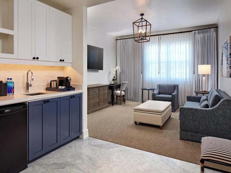 SUITE KING BED ONE BEDROOM