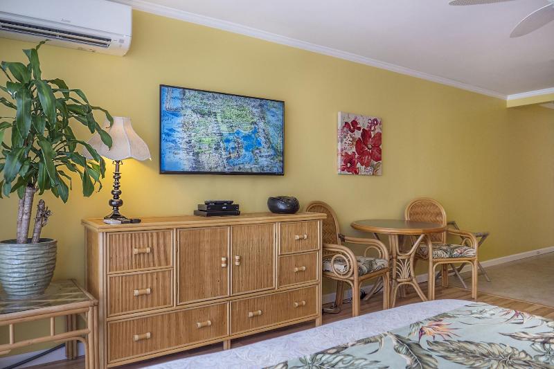 Tropical Studios At Marine Surf Waikiki image