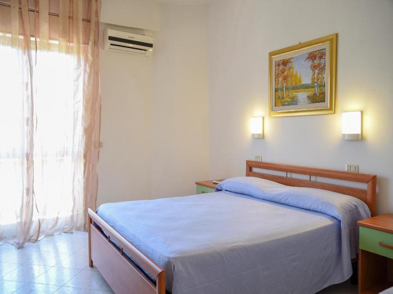 Hotel Eden image