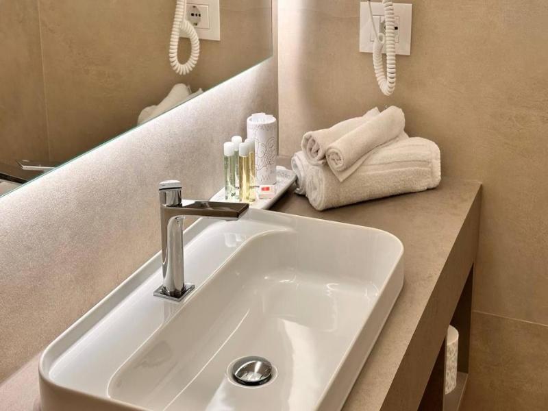 Hotel Cedrino image