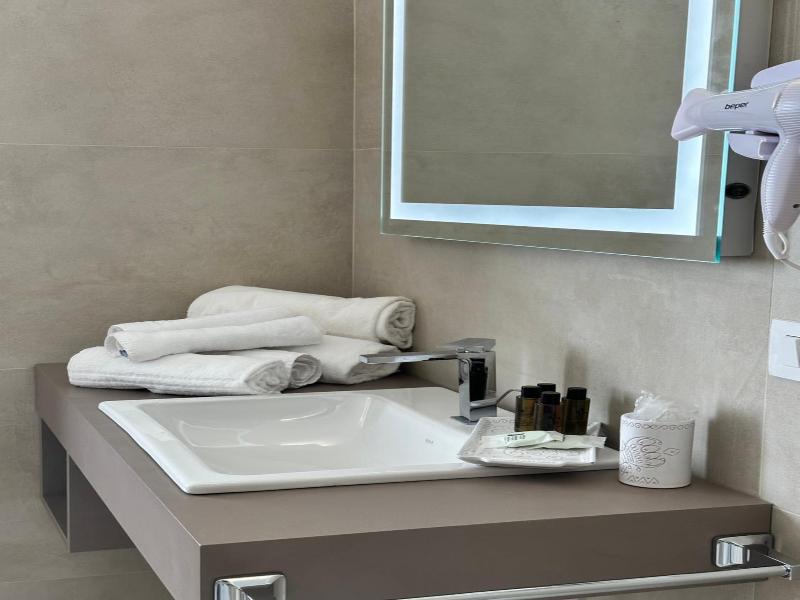 Hotel Cedrino image