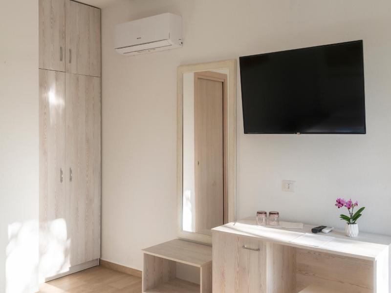 Hotel Cedrino image