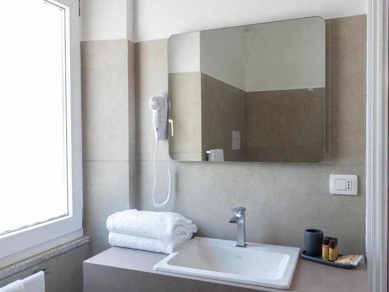 Hotel Cedrino image