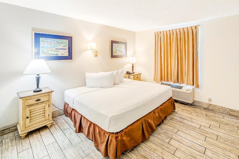 Holiday Terrace Beachfront Hotel, A By The Sea Res image