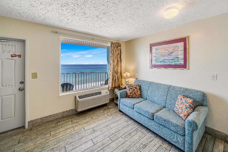 Holiday Terrace Beachfront Hotel, A By The Sea Res image
