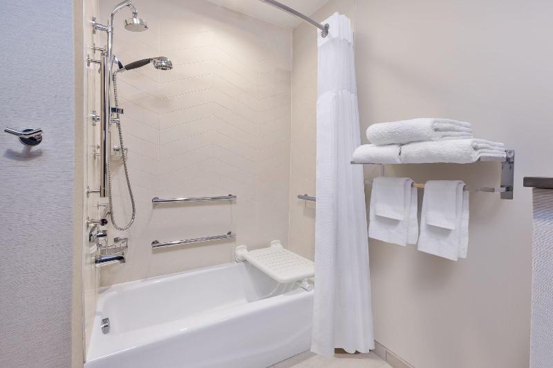 Fairfield Inn & Suites by Marriott Cincinnati Airp image