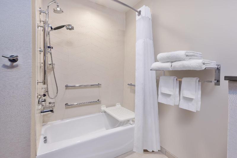 Fairfield Inn & Suites by Marriott Cincinnati Airp image