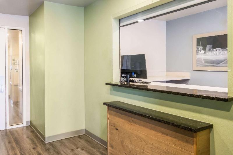 Woodspring Suites Lakeland