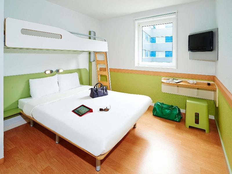 ibis budget Clermont-Ferrand Le Brezet Aeroport image