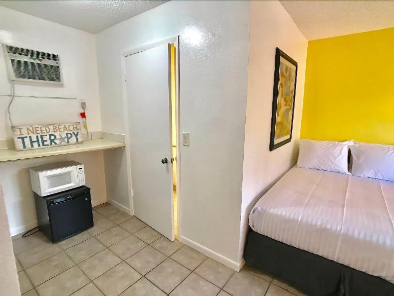 Sunny Palms Inn image