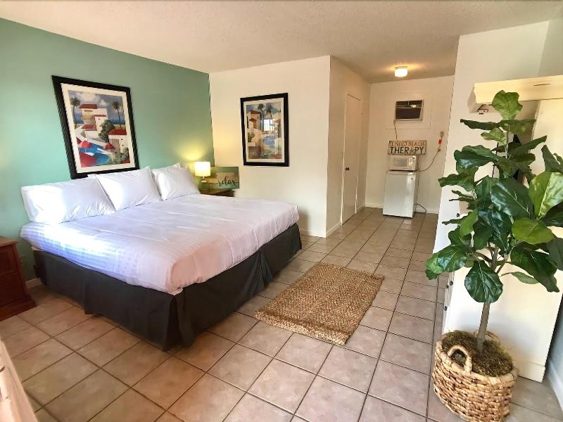 Sunny Palms Inn image