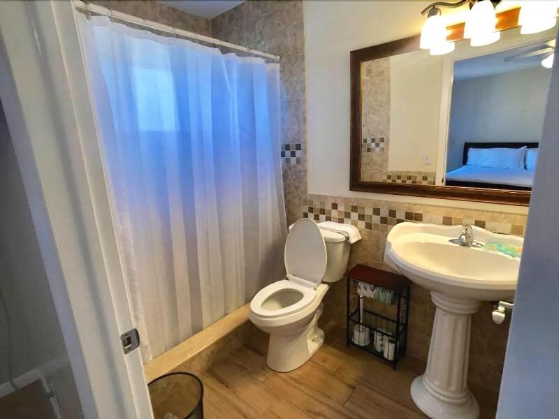Sunny Palms Inn image