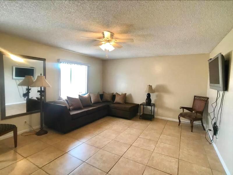 Sunny Palms Inn image