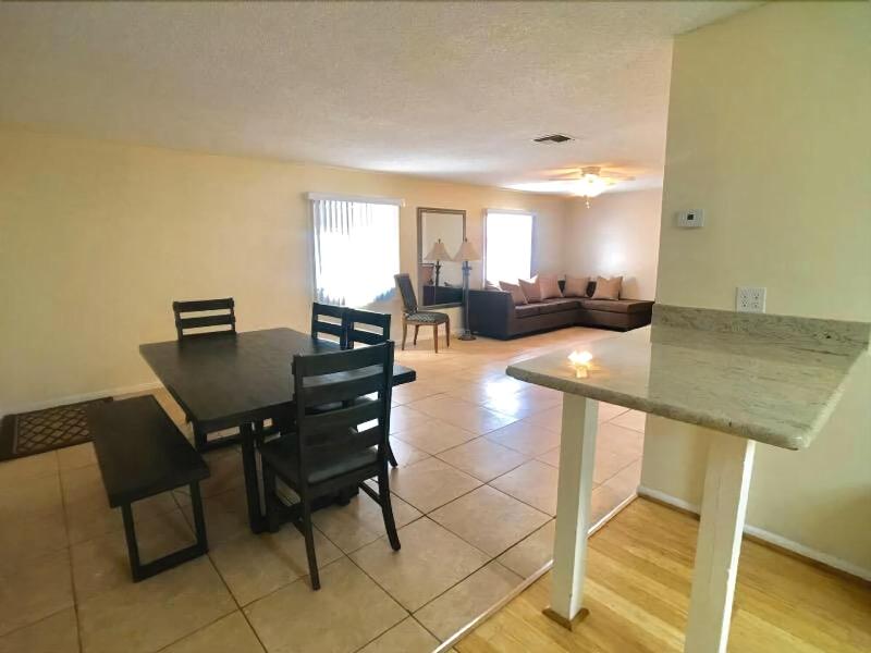 Sunny Palms Inn image