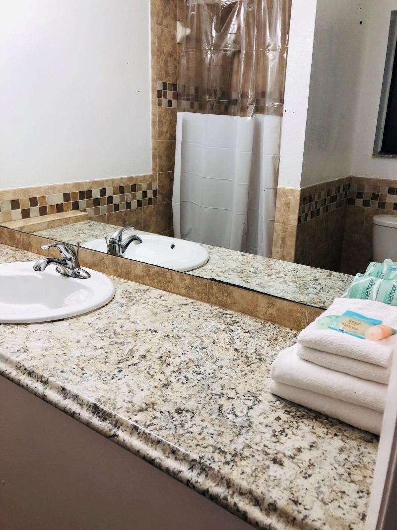 Sunny Palms Inn image