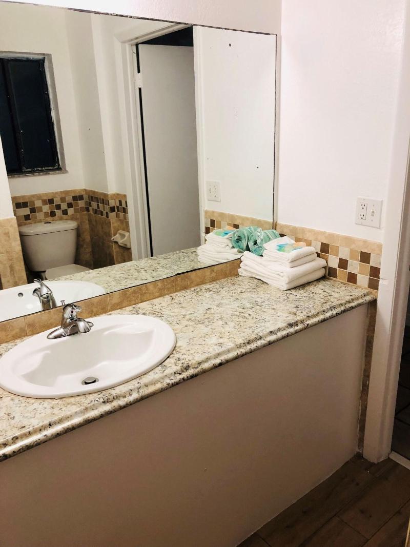 Sunny Palms Inn image