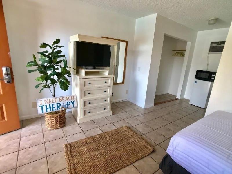Sunny Palms Inn image