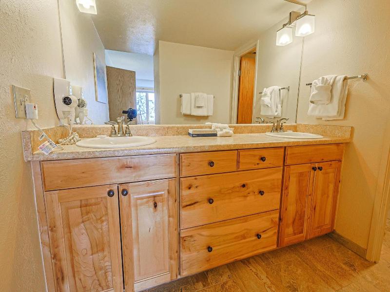 Summit House 2 Bed 2 Bath B image