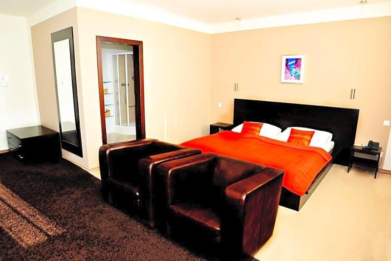 Aston Business Hotel image