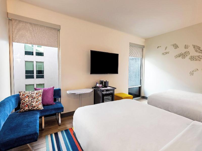 Aloft Savannah Downtown Historic District image