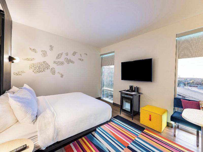 Aloft Savannah Downtown Historic District image