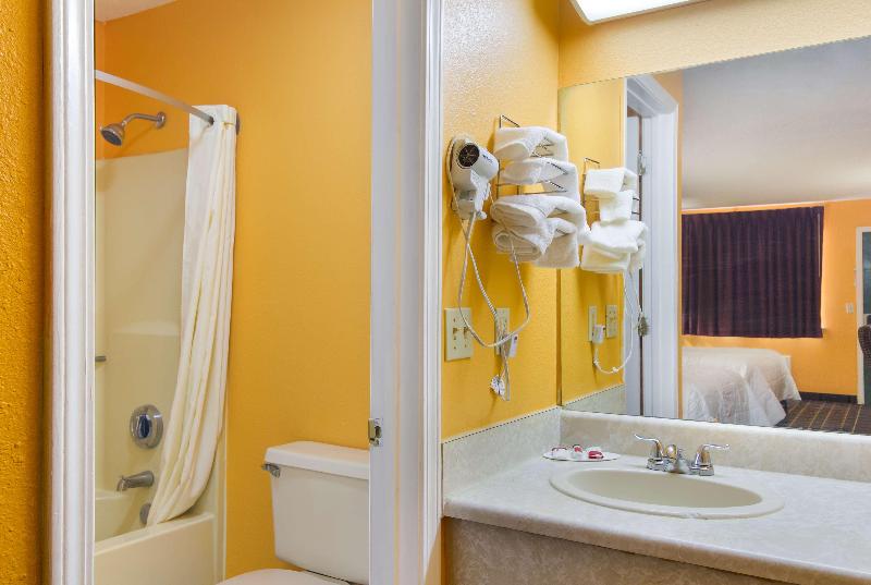 Americas Best Value Inn Darien image