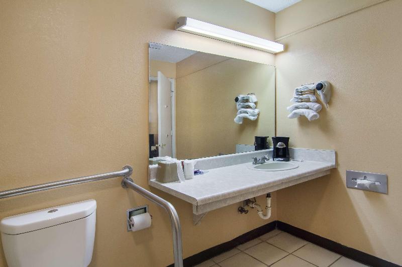 Americas Best Value Inn Darien image
