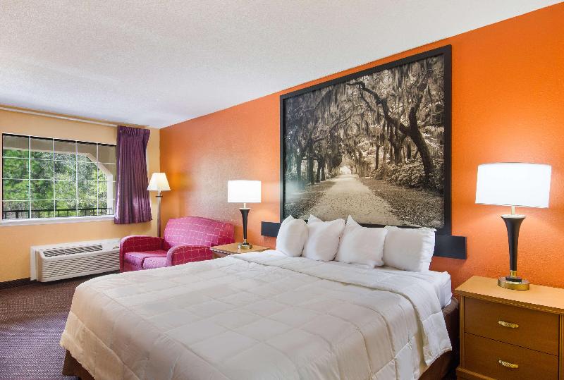 Americas Best Value Inn Darien image