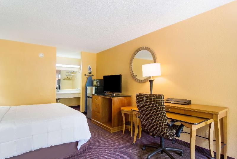 Americas Best Value Inn Darien image