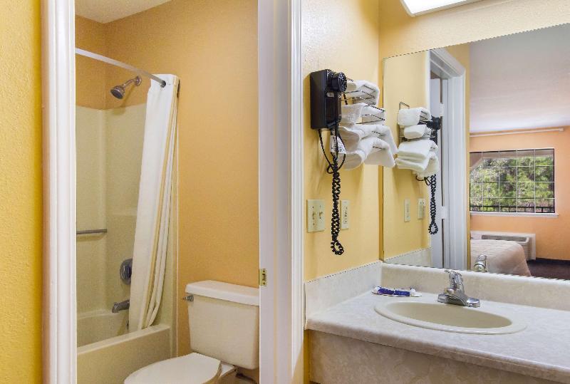 Americas Best Value Inn Darien image
