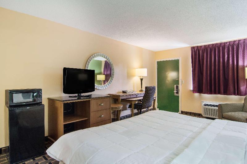 Americas Best Value Inn Darien image