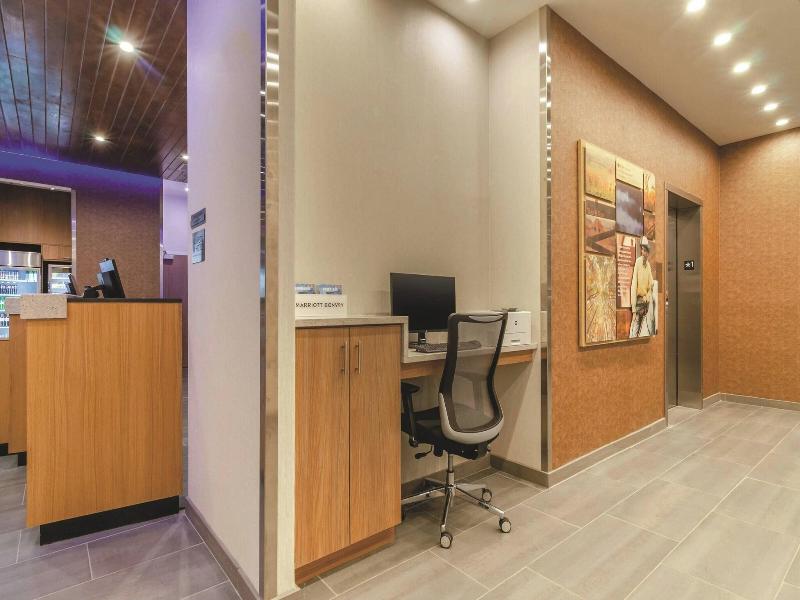 Fairfield Inn & Suites by Marriott Kansas City Sha