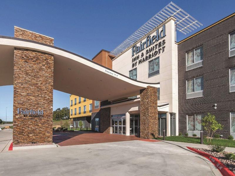 Fairfield Inn & Suites by Marriott Kansas City Sha