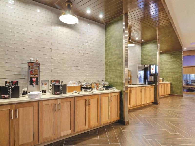 Fairfield Inn & Suites by Marriott Kansas City Sha