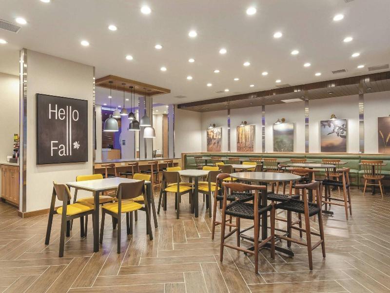 Fairfield Inn & Suites by Marriott Kansas City Sha