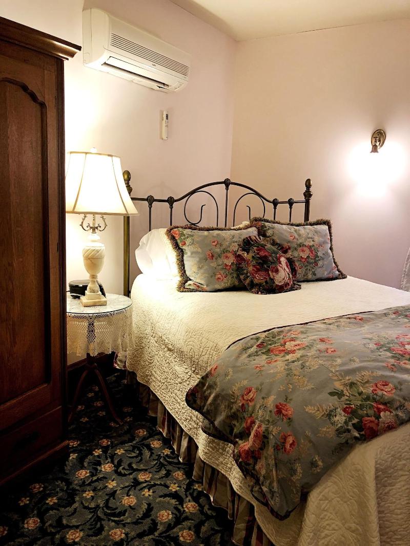 Inn At Cedar Crossing image