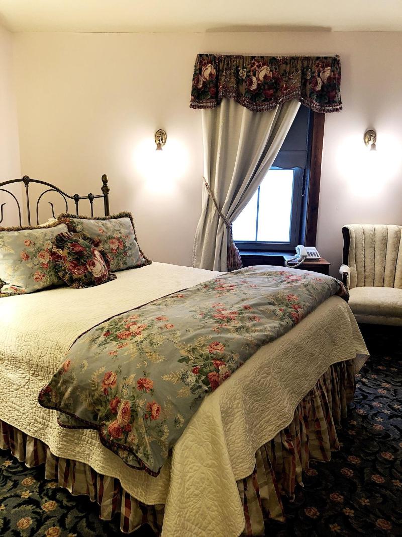 Inn At Cedar Crossing image