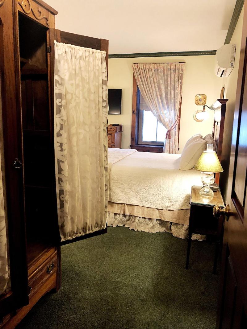 Inn At Cedar Crossing image