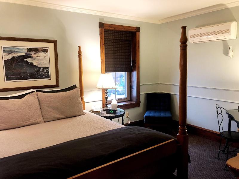 Inn At Cedar Crossing image