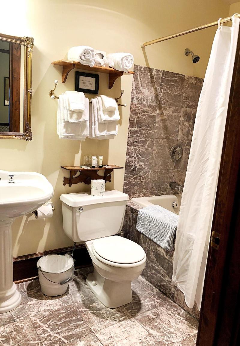 Inn At Cedar Crossing image