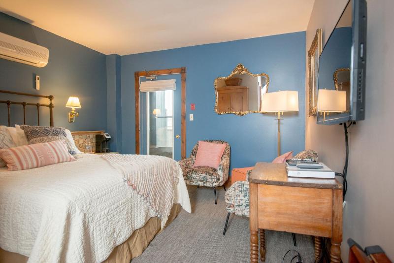 Inn At Cedar Crossing image