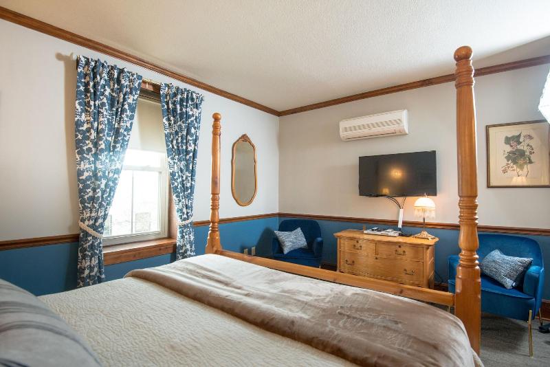 Inn At Cedar Crossing image