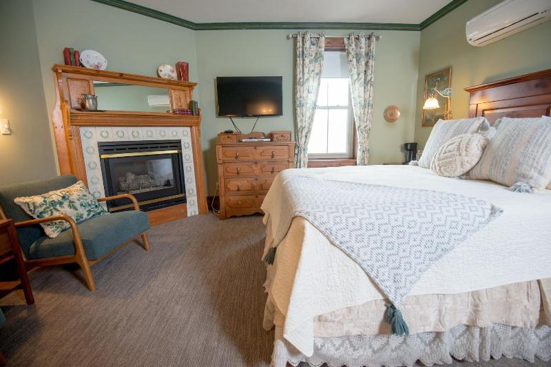 Inn At Cedar Crossing image