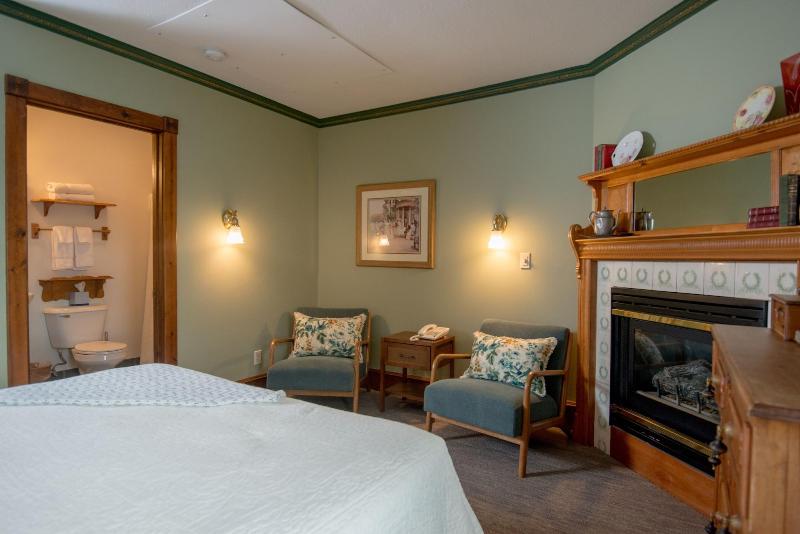 Inn At Cedar Crossing image