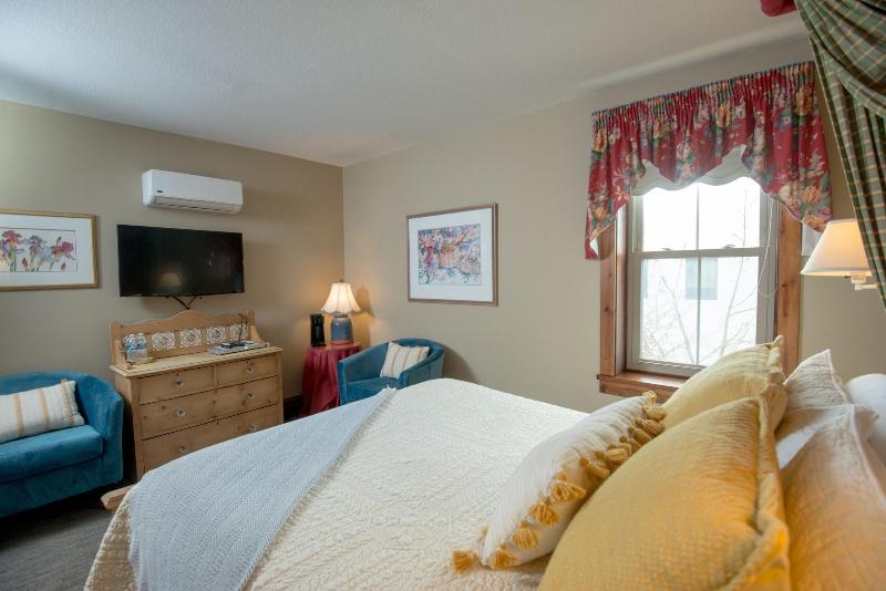 Inn At Cedar Crossing image