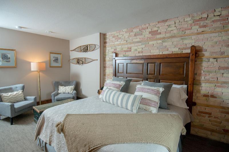 Inn At Cedar Crossing image