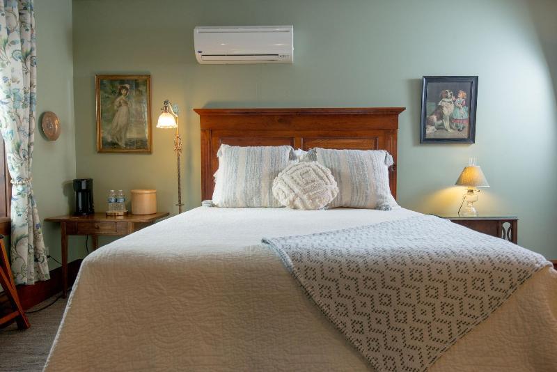 Inn At Cedar Crossing image