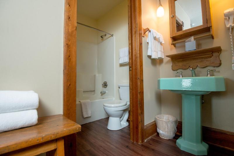 Inn At Cedar Crossing image