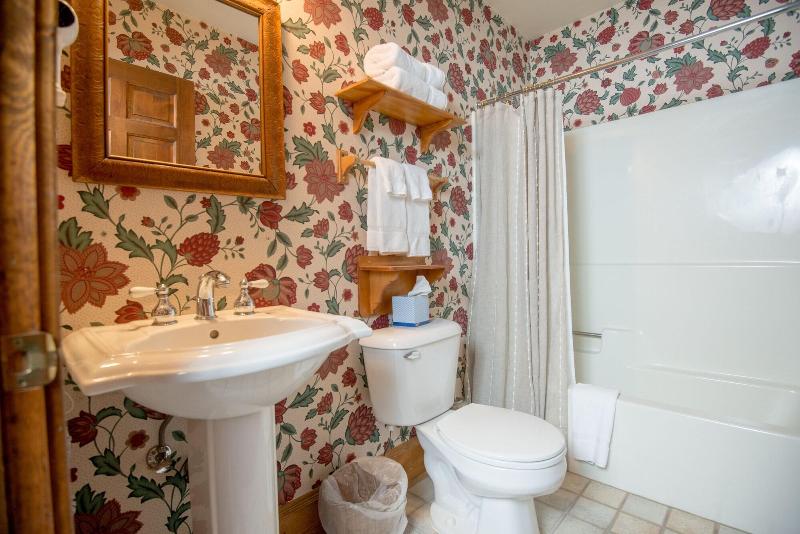 Inn At Cedar Crossing image
